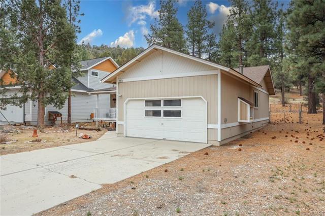 2324 Manzanita Lane, Big Bear CA: https://media.crmls.org/mediaz/e0c9c95f-f259-43fa-b1bd-54402c8c48d9.jpg