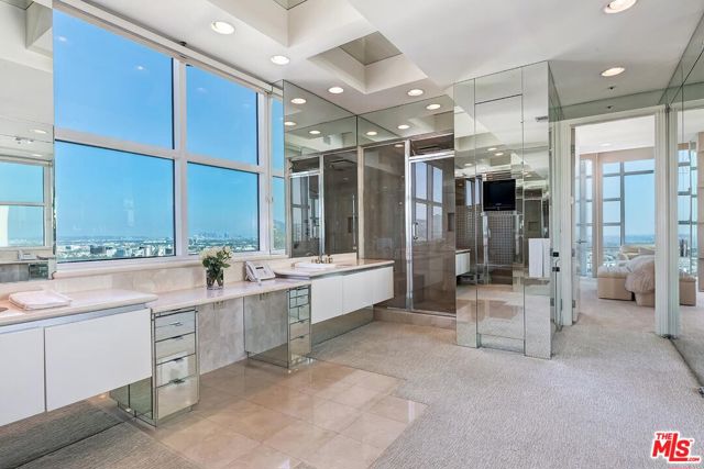 10380 Wilshire Boulevard, Los Angeles CA: https://media.crmls.org/mediaz/e0c9d176-4f7b-4f6f-ad74-2fdd77c0b005.jpg