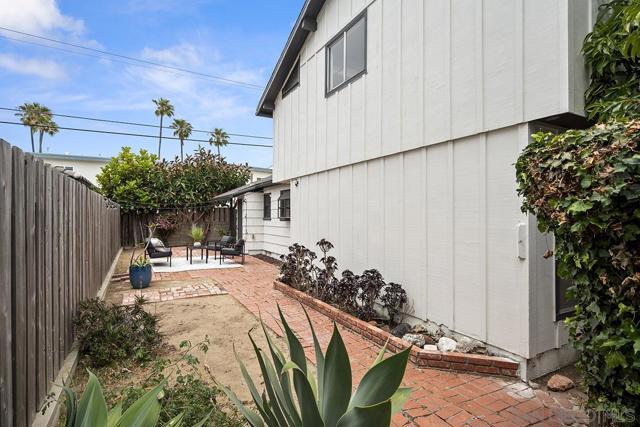 4316 Haines St, San Diego CA: https://media.crmls.org/mediaz/e0c9ee9e-c6f1-4d1d-850b-32d6bb032108.jpg