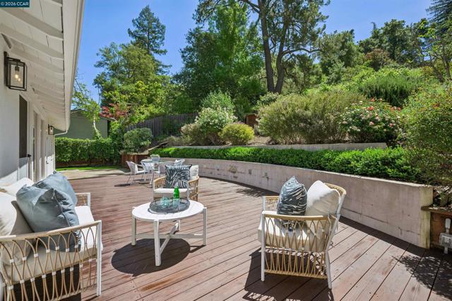 3231 Camino Colorados, Lafayette CA: https://media.crmls.org/mediaz/e0ca0742-f2e4-4bc2-9e76-08dc931347ef.jpg