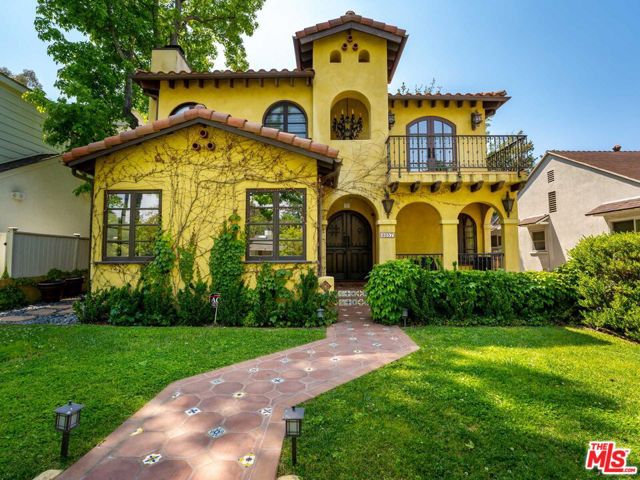 4057 Farmdale Avenue, Studio City CA: https://media.crmls.org/mediaz/e0ca4d70-d37e-40f9-bf1a-a44e9a39a07a.jpg