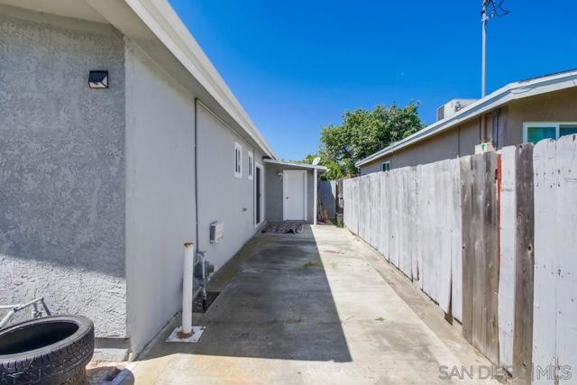 5068 Baxter, San Diego CA: https://media.crmls.org/mediaz/e0ca6561-e54f-461e-ba26-9d51d91b78dd.jpg