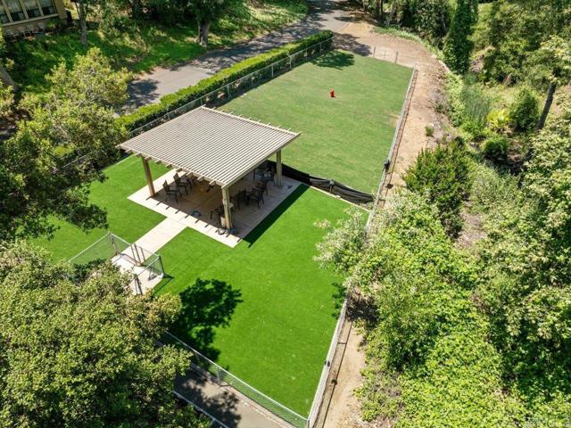 8975 Lawrence Welk Dr, Escondido CA: https://media.crmls.org/mediaz/e0ca6e8e-b74f-4189-b70a-72ee732a36bc.jpg
