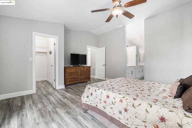 80 Mandeville Ct, Oakley CA: https://media.crmls.org/mediaz/e0ca98d2-cff9-4664-9f08-c97a9cd91cd9.jpg