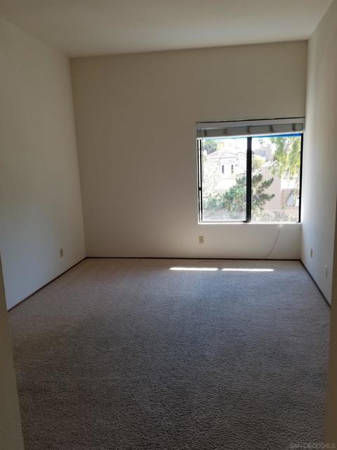 8328 Regents Rd, La Jolla CA: https://media.crmls.org/mediaz/e0caa3b4-3f7a-44f1-8134-c938de1998f8.jpg