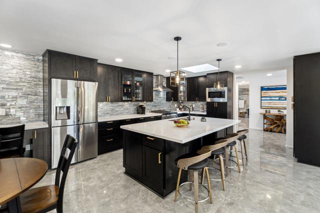 1 Temple Court, Rancho Mirage CA: https://media.crmls.org/mediaz/e0cb1020-c8c3-4ff6-b9ae-d4acee815f7d.jpg