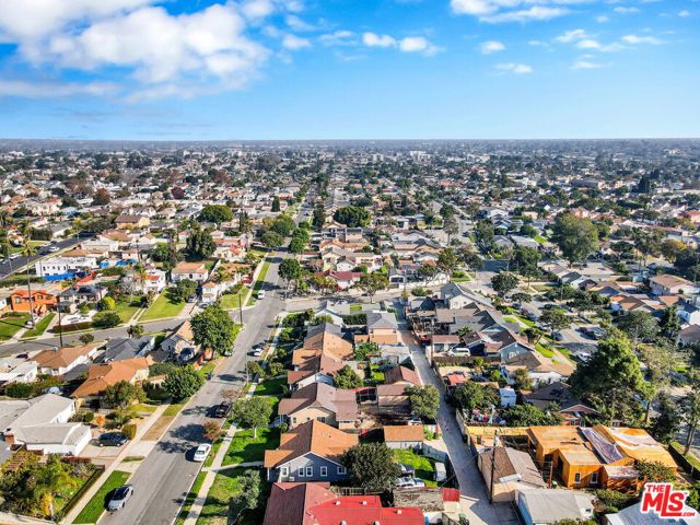 4124 W 64th Street, Inglewood CA: https://media.crmls.org/mediaz/e0cb34d6-ac05-4e63-b831-da769632c73a.jpg