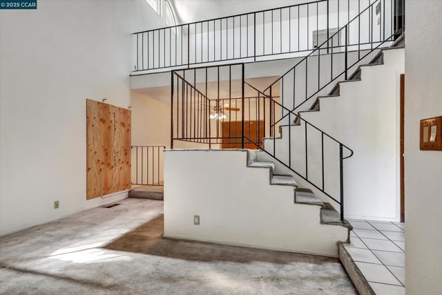 1069 16Th St, Oakland CA: https://media.crmls.org/mediaz/e0cb3953-03af-4e79-a1f1-90eef42a96cd.jpg