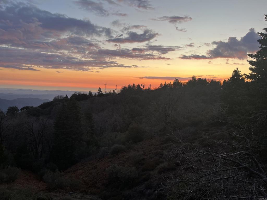 https://media.crmls.org/mediaz/e0cb66cd-baf5-4606-9611-332abfa557e3.jpg?preset=X-Large