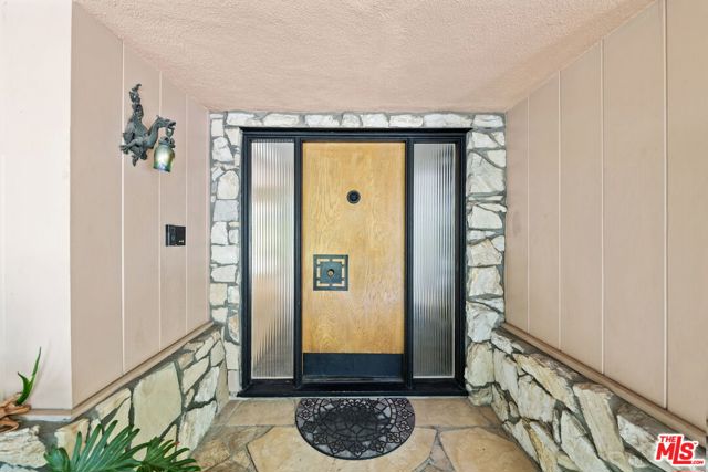 515 Warner Avenue, Los Angeles CA: https://media.crmls.org/mediaz/e0cb7da8-4949-4274-8701-667272a8e877.jpg