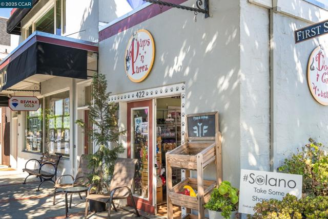 302 Columbia Cir, Benicia CA: https://media.crmls.org/mediaz/e0cc0d04-7df6-48fb-a6ea-c800f48c162e.jpg