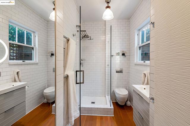 6108 Hillegass Ave, Oakland CA: https://media.crmls.org/mediaz/e0cc6a42-1f2b-4310-9336-bc25510f47a5.jpg