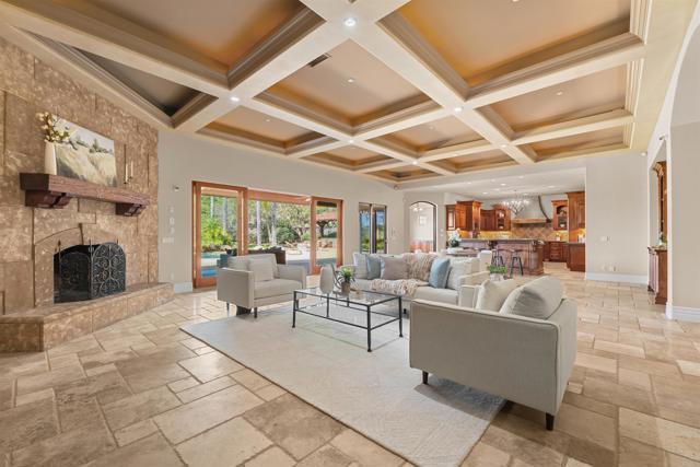 Detail Gallery Image 7 of 67 For 2428 Catalina Ave, Vista,  CA 92084 - 5 Beds | 5/1 Baths