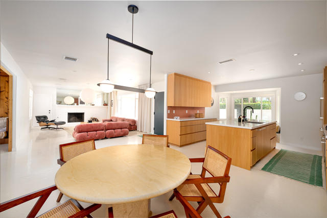 1022 E Mesquite Avenue, Palm Springs CA: https://media.crmls.org/mediaz/e0ccffeb-1208-489f-a774-0a14c55effca.jpg