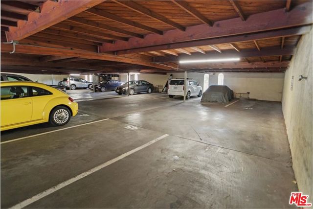 2311 4th Street, Santa Monica CA: https://media.crmls.org/mediaz/e0cd2c8c-9763-46a6-9828-bbb485b378e7.jpg