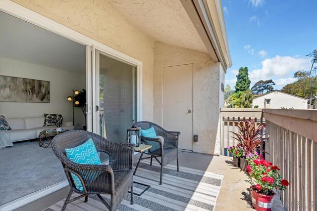 8515 Villa La Jolla Drive, La Jolla CA: https://media.crmls.org/mediaz/e0cd2f6e-3fe4-4d3b-8f9d-113a17d3abc3.jpg
