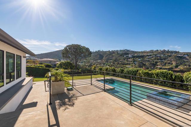 2641 Costebelle Dr, La Jolla CA: https://media.crmls.org/mediaz/e0cd5023-dfd3-4845-bcbb-96557b8aa896.jpg