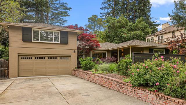 161 E Floresta Way, Portola Valley CA: https://media.crmls.org/mediaz/e0cd88e8-0c6b-4a0c-903a-39ca45ae8040.jpg