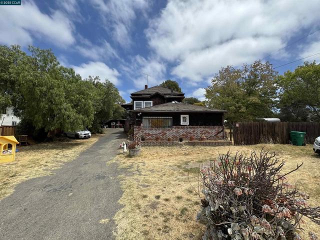 22490 Bayview Ave, Hayward CA: https://media.crmls.org/mediaz/e0cdc390-8bf0-4fa9-aadb-9df47c369449.jpg