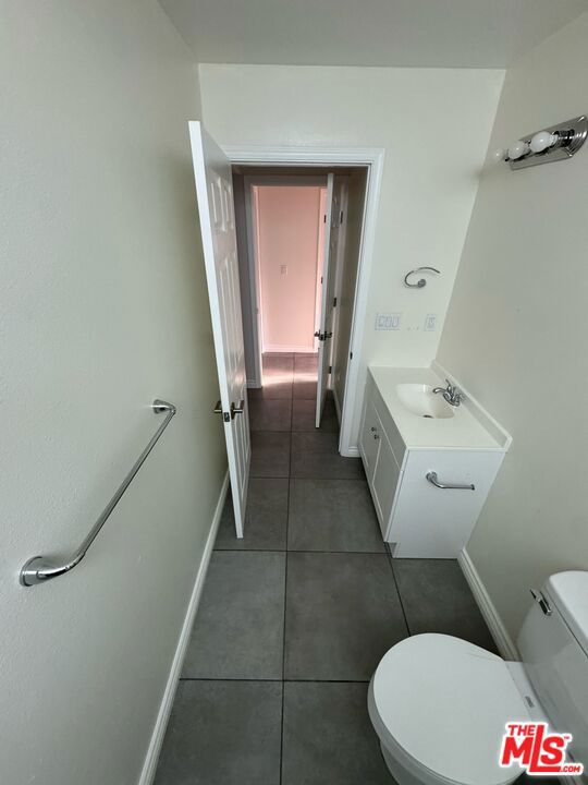 3519 1/2 Denker Avenue, Los Angeles CA: https://media.crmls.org/mediaz/e0ce2401-7704-487c-87fa-a2913b58f34e.jpg
