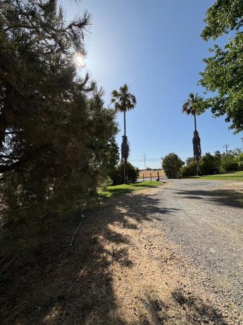 12445 Alta Mesa Road, Herald CA: https://media.crmls.org/mediaz/e0ce3bc1-8d21-4ef9-a59d-17ea28c62494.jpg