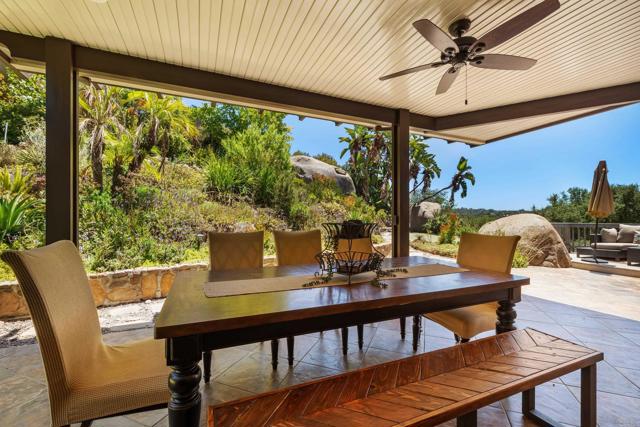 28551 Meadow Glen Way W, Escondido CA: https://media.crmls.org/mediaz/e0ce89e1-93e2-4ac2-a96f-f0d711714126.jpg