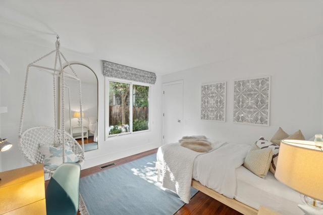 1634 Hollingsworth Drive, Mountain View CA: https://media.crmls.org/mediaz/e0ced0e1-3d6e-45d8-87ba-93c70177a8c7.jpg