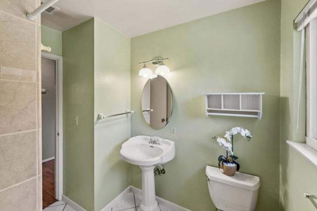 19060 Oak Heights Drive, Salinas CA: https://media.crmls.org/mediaz/e0cf0e9a-4e36-4897-a3ff-d23b984f029d.jpg