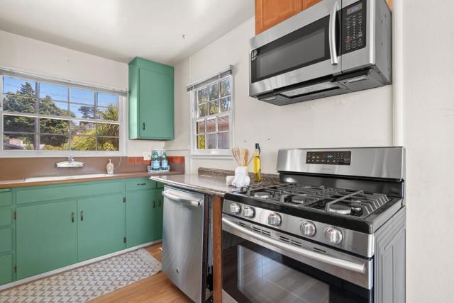 206 Bayview Court, Aptos CA: https://media.crmls.org/mediaz/e0cf414a-d11f-4c7c-8ab0-b078dd4c4c3c.jpg