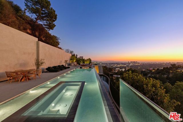 Image 6 of 50 For 1690 Doheny Drive