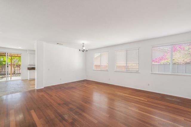 37434 Lumiere Avenue, Murrieta CA: https://media.crmls.org/mediaz/e0cff44e-683c-4a45-aba8-360b6d8d4a47.jpg