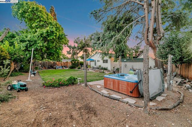 4533 Santa Cruz Ct, Fremont CA: https://media.crmls.org/mediaz/e0d0190e-76ee-47af-9d03-c6183d9cb24d.jpg
