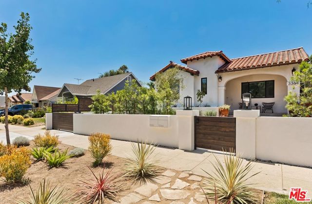 3364 Garden Avenue, Los Angeles CA: https://media.crmls.org/mediaz/e0d059b3-453f-433e-b1c7-e926387c87f1.jpg