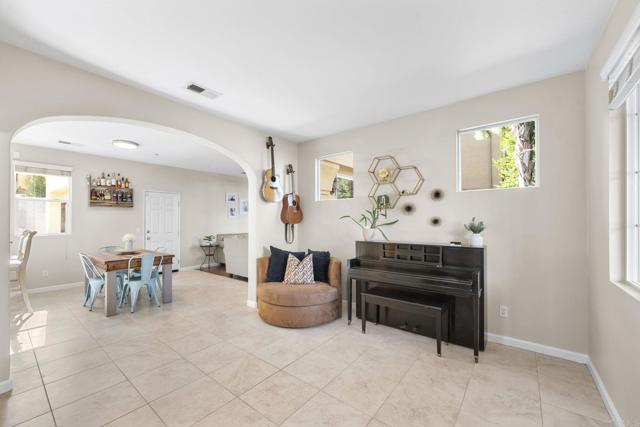 Detail Gallery Image 14 of 40 For 914 Mira Lago Way, San Marcos,  CA 92078 - 3 Beds | 2/1 Baths