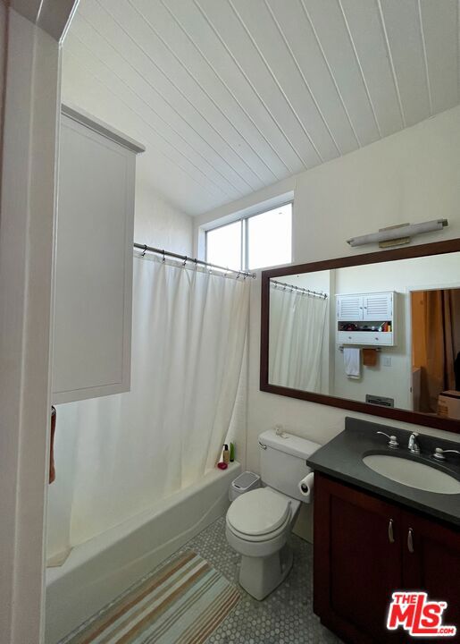 3101 5th Street, Santa Monica CA: https://media.crmls.org/mediaz/e0d0d158-6611-41ab-bcbd-062fb2f0df8a.jpg