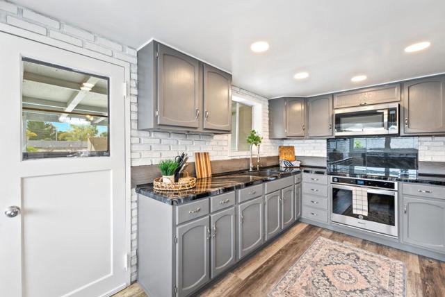 148 Mason Street, Santa Cruz CA: https://media.crmls.org/mediaz/e0d0deb3-5b92-49ce-bb61-27abdd0eb933.jpg