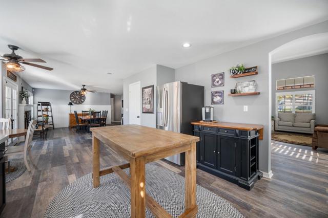 2180 Clearview Drive, Hollister CA: https://media.crmls.org/mediaz/e0d12c7b-23f3-4439-be8a-c6911dd9cf66.jpg