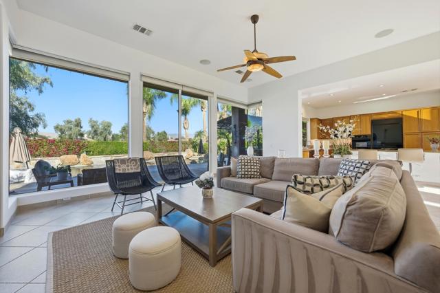 261 Loch Lomond Road, Rancho Mirage CA: https://media.crmls.org/mediaz/e0d18464-c510-4943-85d1-8ba891e5f98a.jpg