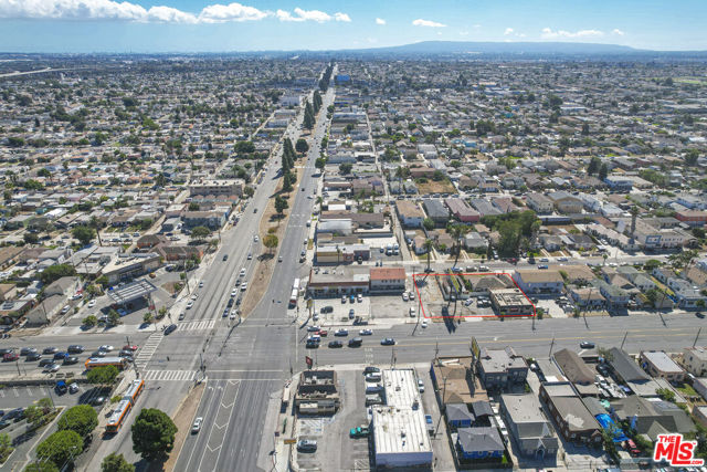 1026 W Century Boulevard, Los Angeles CA: https://media.crmls.org/mediaz/e0d1cc42-182d-4b2e-bd49-fde54568d196.jpg