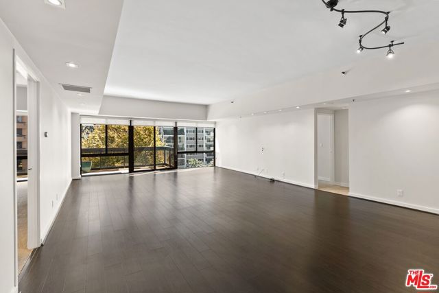 10445 Wilshire Boulevard, 406 photo 9