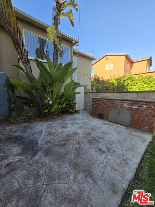 4512 Chasar Place, Los Angeles CA: https://media.crmls.org/mediaz/e0d21cd5-dedd-4cd4-97d9-8efb512947c3.jpg