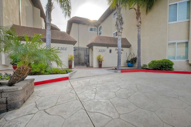5370 La Jolla Blvd, La Jolla CA: https://media.crmls.org/mediaz/e0d22c57-2690-43eb-a859-c5284f8e17f7.jpg