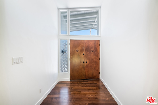 5412 S HOLT Avenue, Los Angeles CA: https://media.crmls.org/mediaz/e0d2415e-6299-4b34-b358-1df9d3730361.jpg
