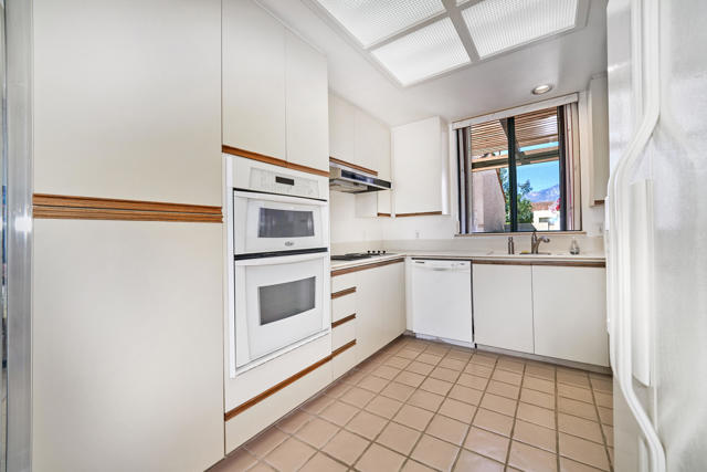 10317 Sunningdale Drive, Rancho Mirage CA: https://media.crmls.org/mediaz/e0d299e5-d0e4-4af3-8f4e-f51a53a9c78a.jpg