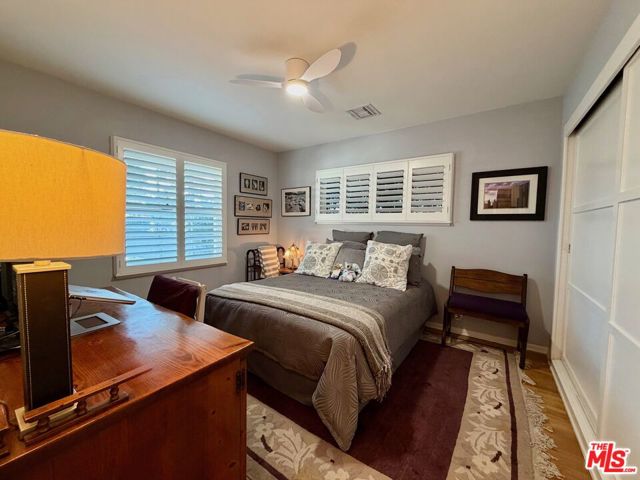 13957 Chandler Boulevard, Sherman Oaks CA: https://media.crmls.org/mediaz/e0d33969-6992-4b58-894d-07b64dcd939a.jpg