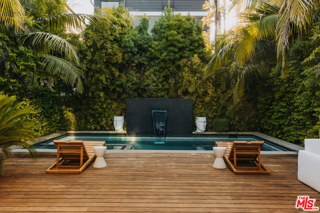 515 N Harper Avenue, Los Angeles CA: https://media.crmls.org/mediaz/e0d359bd-0dd3-4b32-bc32-3ee032bbcb27.jpg