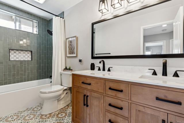 1568 Sapphire Dr, Carlsbad CA: https://media.crmls.org/mediaz/e0d3e07f-a532-4dc4-a517-f41cb6d141a4.jpg