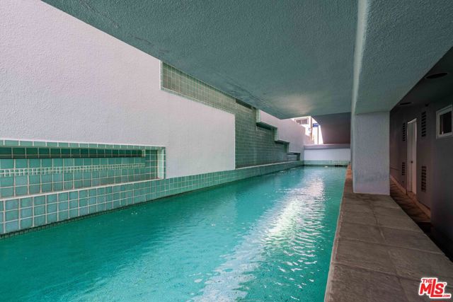4611 Roma Court, Marina del Rey CA: https://media.crmls.org/mediaz/e0d4978c-9dbe-4056-a6fc-7ad2e5301336.jpg