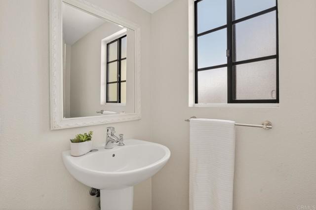 Detail Gallery Image 27 of 55 For 2021 Carnegie Ln #APT 7,  Redondo Beach,  CA 90278 - 3 Beds | 2/1 Baths