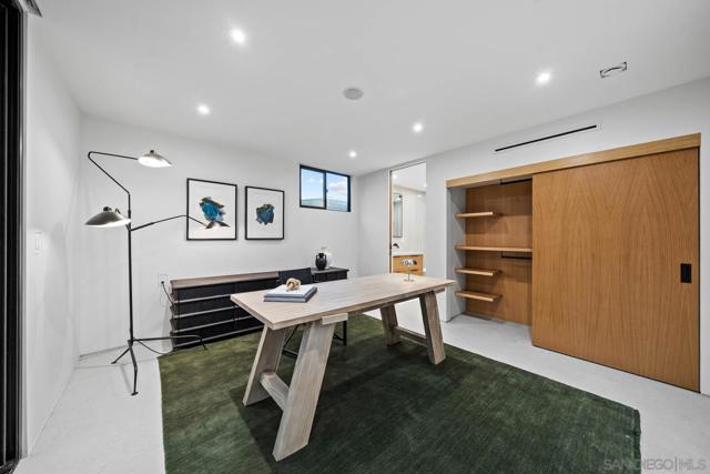 7372 76 Fay Ave, La Jolla CA: https://media.crmls.org/mediaz/e0d4c056-cc46-4007-bd54-220449b2cbb6.jpg